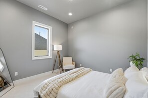 Room - The Estate Retreat + Hot tub (Richland)