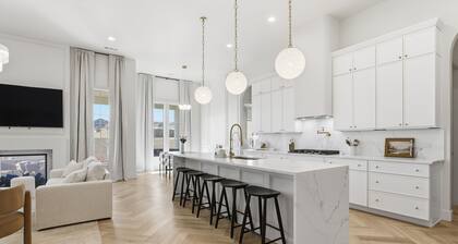 The Estate Retreat + Hot tub