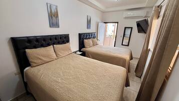 Basic Double Room | Iron/ironing board, free WiFi