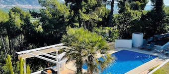 Contemporary hillside villa with sea view (3 kms)