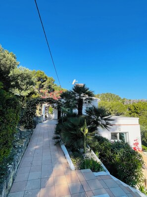Property grounds - Contemporary hillside villa with sea view (3 kms) (Xàbia)