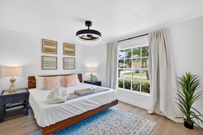 4 quartos, ferros/tábuas de passar roupa, berço de viagem