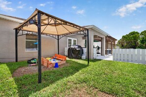 Terrace/patio - Blu Shell- Hot tub, Social media spots, Heated pool, kids park, sand pit! (Cape Coral)