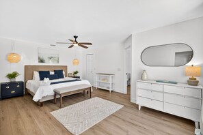 4 bedrooms, iron/ironing board, travel cot, free WiFi - Blu Shell- Hot tub, Social media spots, Heated pool, kids park, sand pit! (Cape Coral)