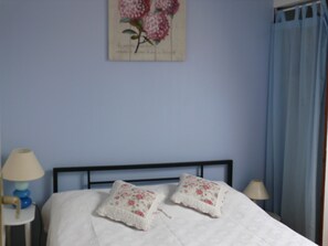 Iron/ironing board, WiFi