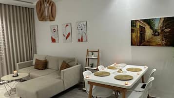 Apartment, 1 Bedroom, Accessible, Smoking | Dining