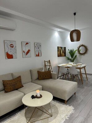Living area - Cozy Hammamet Apartment Beach, Pool, and Comfort Await (Hammamet)