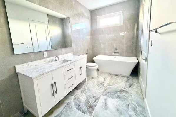 Bathroom - Superior Blue Horizon Oceanview Villa 4 (Salt Pond)