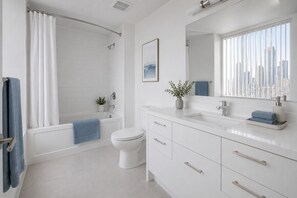 Superior Suite | Bathroom | Hair dryer, towels, soap, shampoo - Ivory & Slate Stay (Toronto)