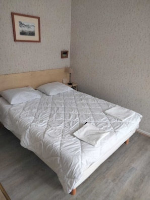 Iron/ironing board - Cauterets Appartement Plein Centre (Cauterets)