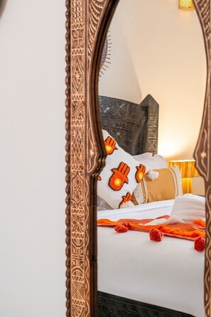 Iron/ironing board, travel crib, WiFi, bed sheets - Riad Chaleurs Breakfast AC 15min Walk Jemaa El Fna (Marrakesh)