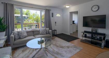 3 Bdrm | BBQ | Fire Pit - Steps to Waterfront Park