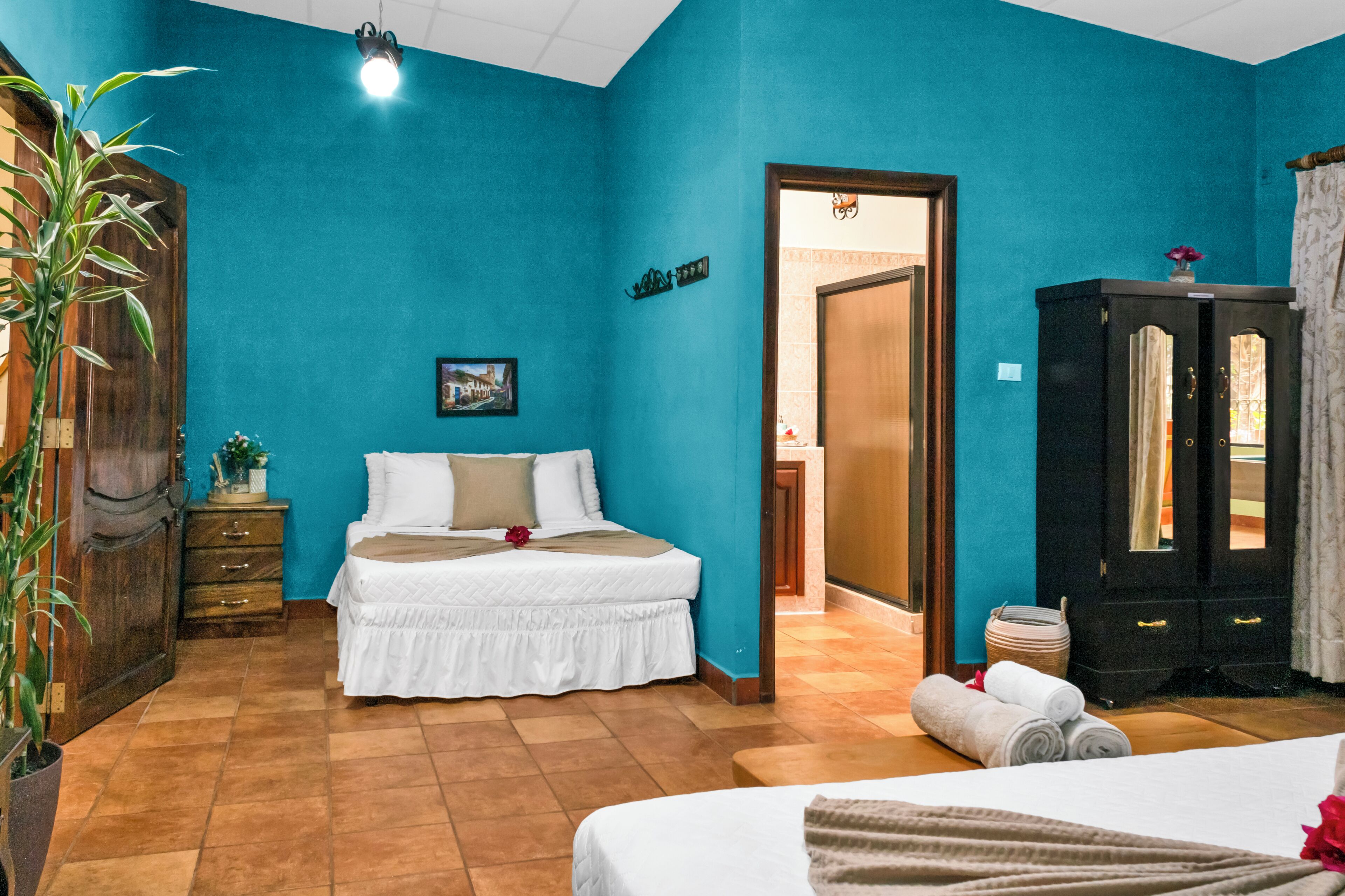 5 bedrooms, iron/ironing board, free WiFi, bed sheets