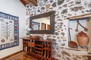 Interior - Stirida Stone House – Cozy Mountain Escape Near Arachova, Delphi & the Beach (Stiri)