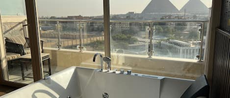 Luxury Suite, Balcony | Mountain view