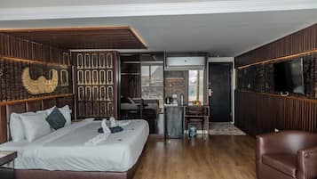 Luxury Suite, Balcony | Desk, free WiFi, bed sheets