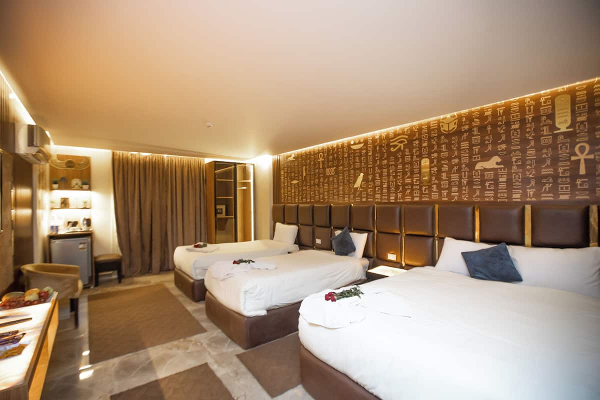 Habitación familiar | Escritorio, wifi gratis y ropa de cama