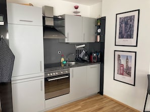 Fridge, oven, stovetop, dishwasher