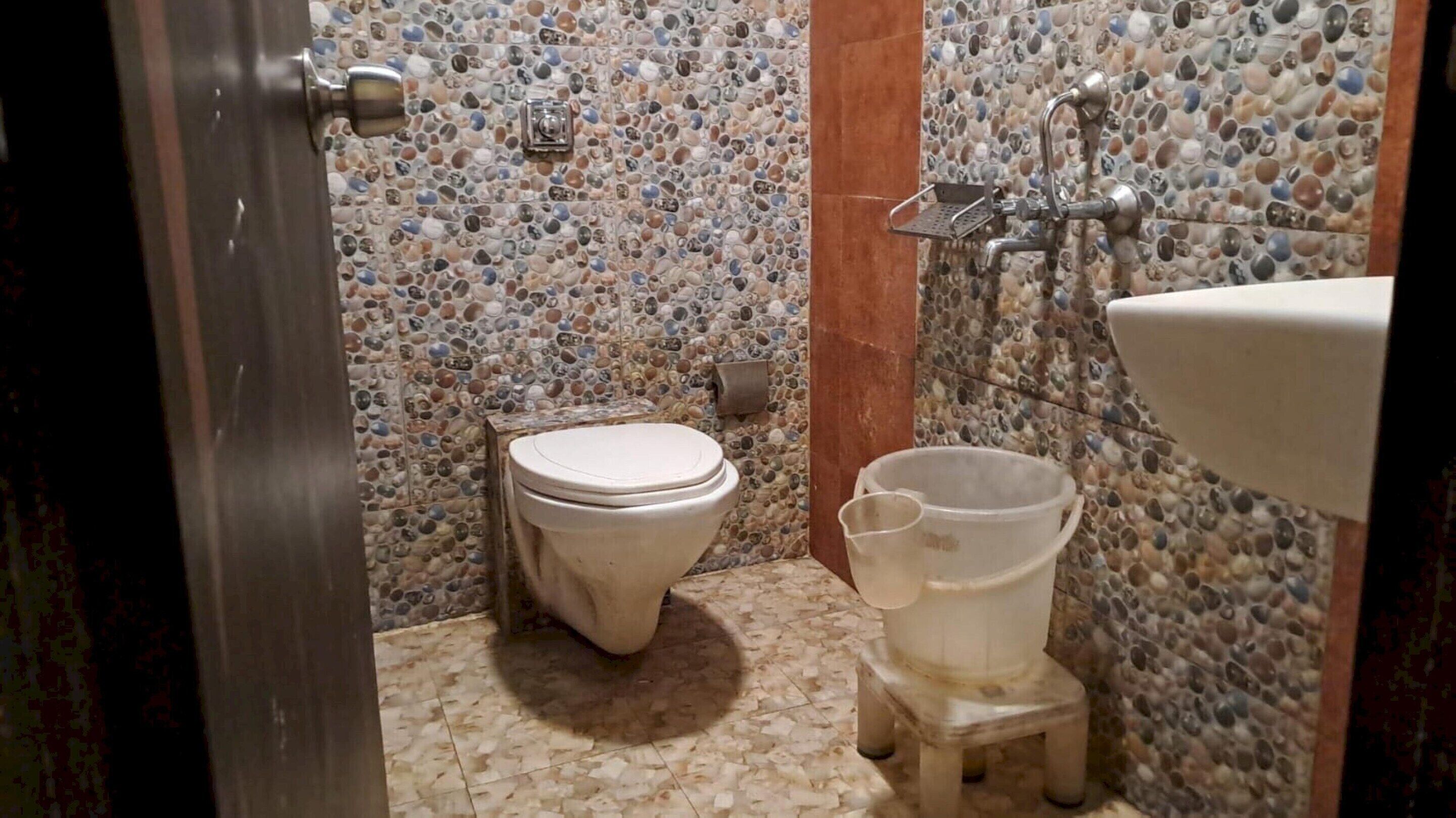 House | Bathroom