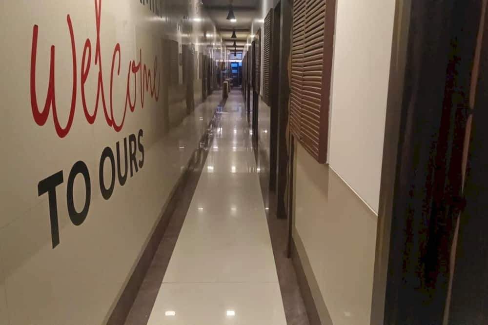 Classic Collection O Kurla BKC Mumbai