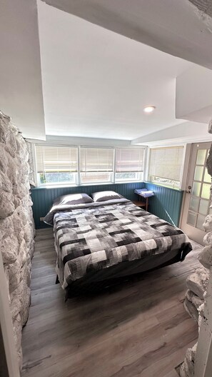 WiFi, bed sheets - Falcon Retreats - Saker (Sharbot Lake)
