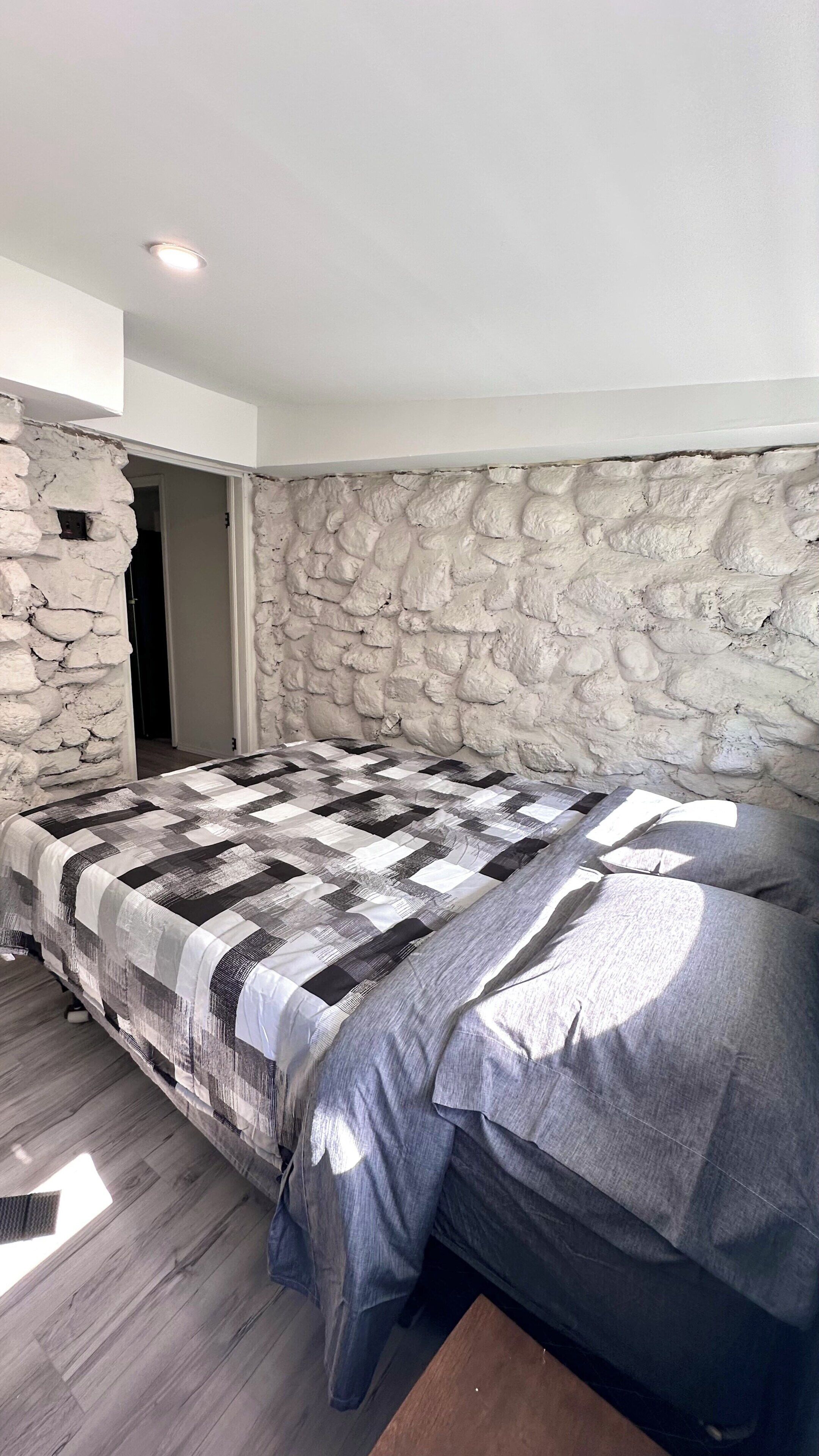 WiFi, bed sheets