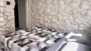 WiFi, bed sheets