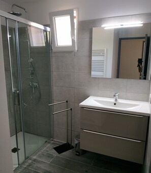 Een douche, een haardroger