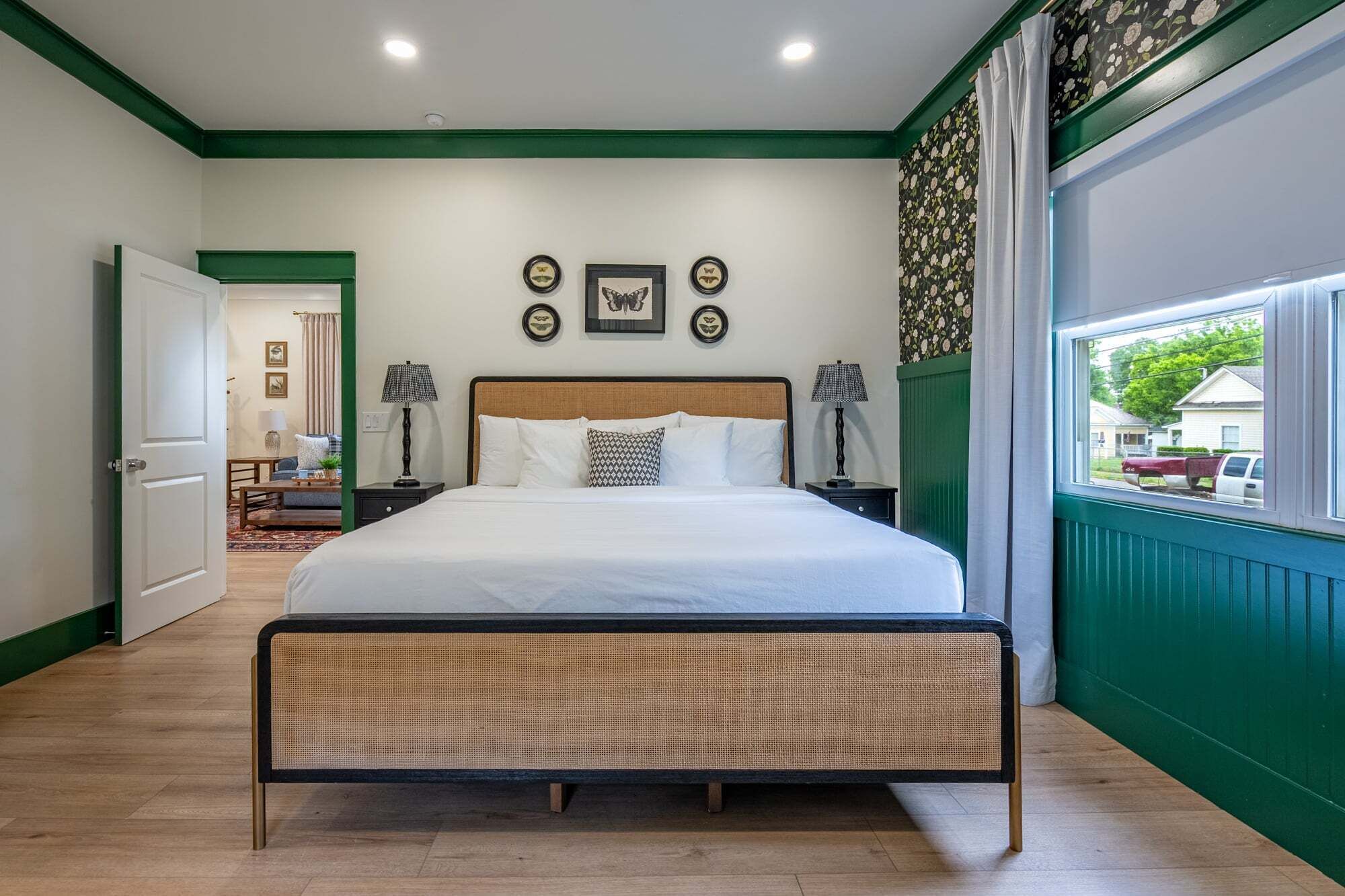Iron/ironing board, free WiFi, bed sheets