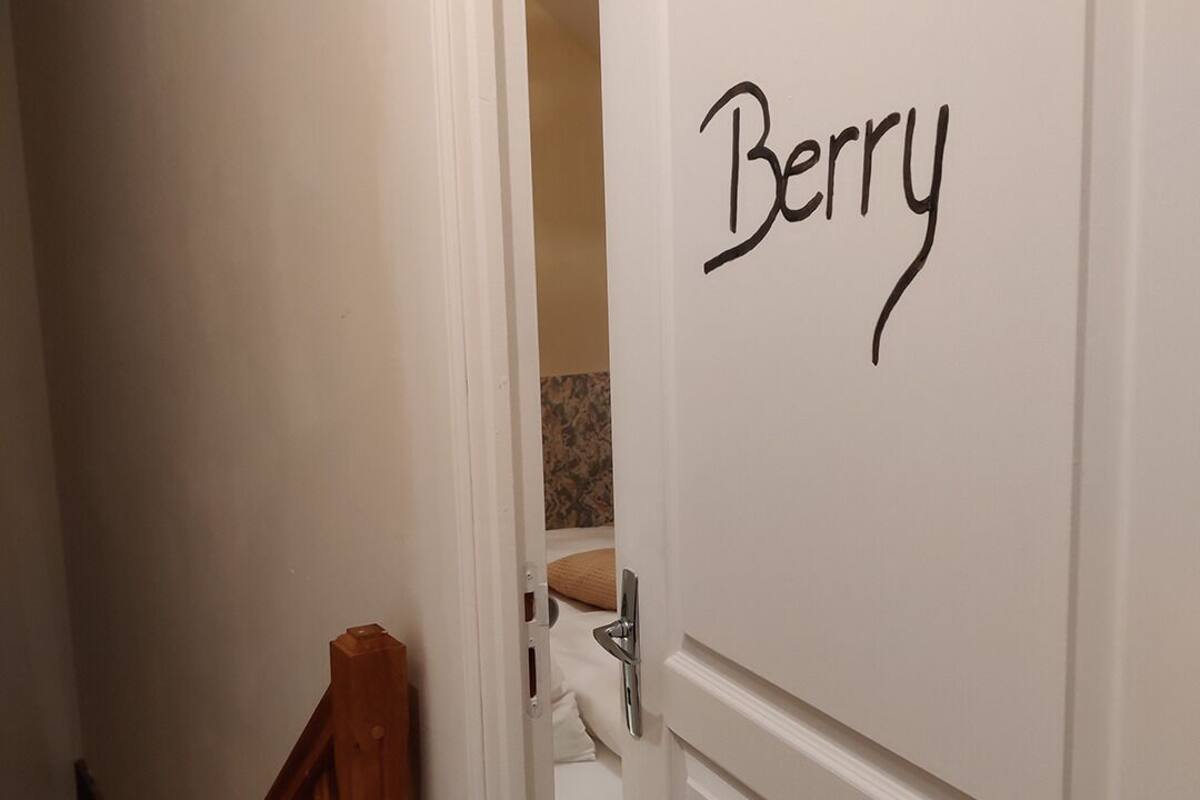 Classic Room, Non Smoking, Garden View | Minibar (some free items), soundproofing, WiFi (free)