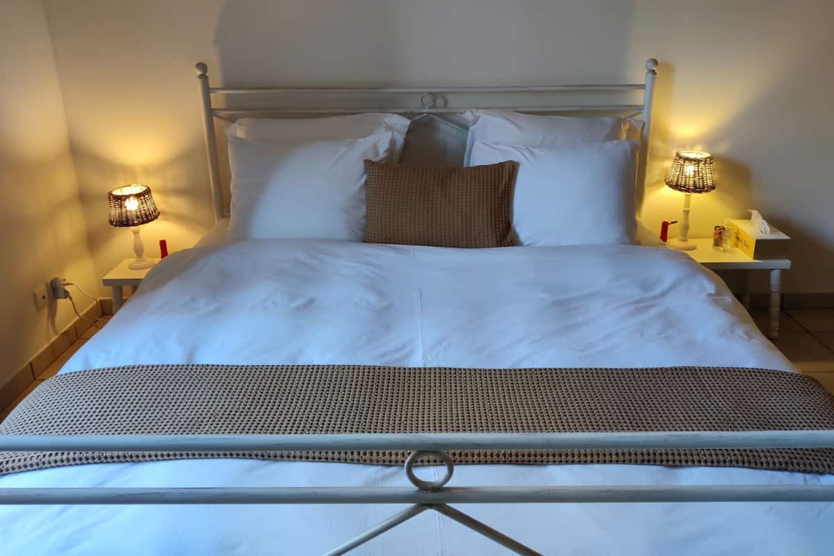 Deluxe Room, Non Smoking, Garden View | Minibar (some free items), soundproofing, WiFi (free)