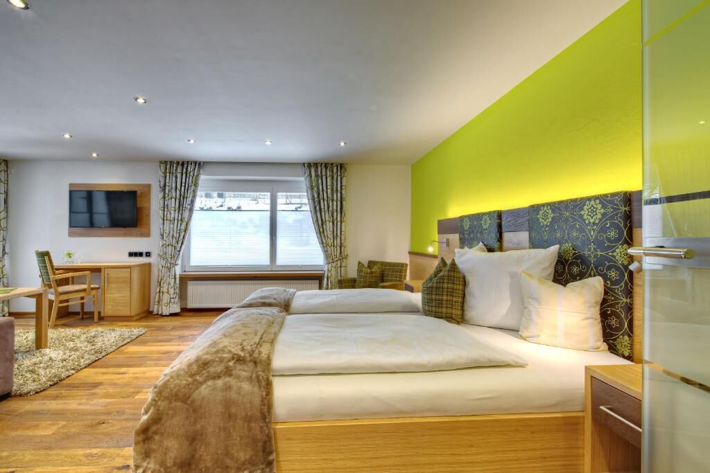 Studio, Balcony, Garden View | In-room safe, blackout drapes, free WiFi