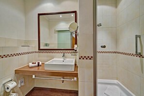 Single Room, Balcony, Garden View | Bathroom - DIANA Naturpark Hotel (Oberstaufen)