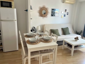 Interior - Bright apartment with parking, 250 m from the beach and downtown. (Palamós)