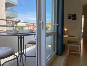 Interior - Bright apartment with parking, 250 m from the beach and downtown. (Palamós)