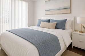 Standard Suite | Iron/ironing board, free WiFi - The Copperline Stay (Toronto)