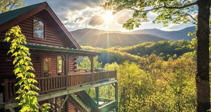 Cool Log Cabin Retreat, Extreme Views, 4 Decks