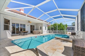 Outdoor pool - Coastal Oasis in Punta Gorda (Punta Gorda)