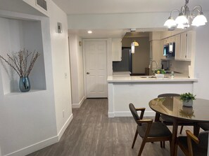 Dining - 2-bedroom townhome in tranquil Mesa with cool AC (Mesa)