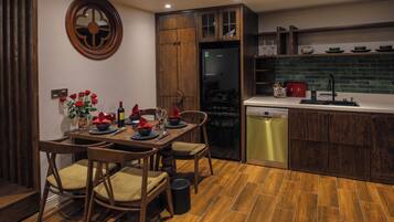 Luxury Studio | Dining