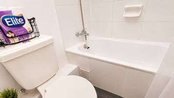 Appartamento Comfort, balcone, vista montagna | Bagno