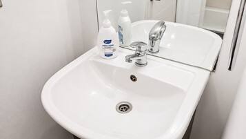 Apartamento Confort, balcón, vistas a la montaña | Baño