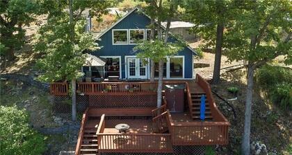 Lakefront Family Retreat, Sleeps 10, Private Dock, Quiet Cove With Boat Ramp