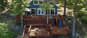 Lakefront Family Retreat, Sleeps 10, Private Dock, Quiet Cove With Boat Ramp