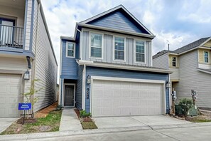 Exterior - 3BR Houston home near NRG World Cup & Med Center (Houston)