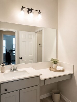 Hair dryer, towels, soap, toilet paper - 3BR Houston home near NRG World Cup & Med Center (Houston)