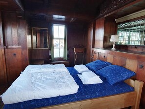 Room - Historic Houseboat Stay for 7 (Naarden)