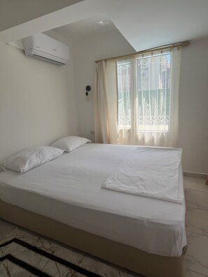 1 slaapkamer, een strijkplank/strijkijzer, gratis wifi, beddengoed