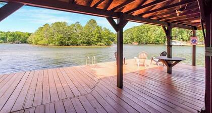 Wallers Lakefront Retreat with Beach/Hot tub/Dock and Dog Friendly