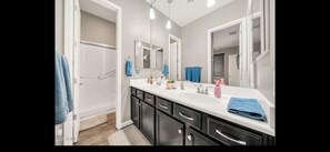 Bathroom - Glendale Getaway-Walk to State Farm Stadium, Arena, Westgate & Shopping! (Glendale)